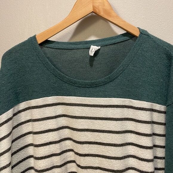 Livi Active woman’s long sleeve white and grey striped top - Picture 4 of 8